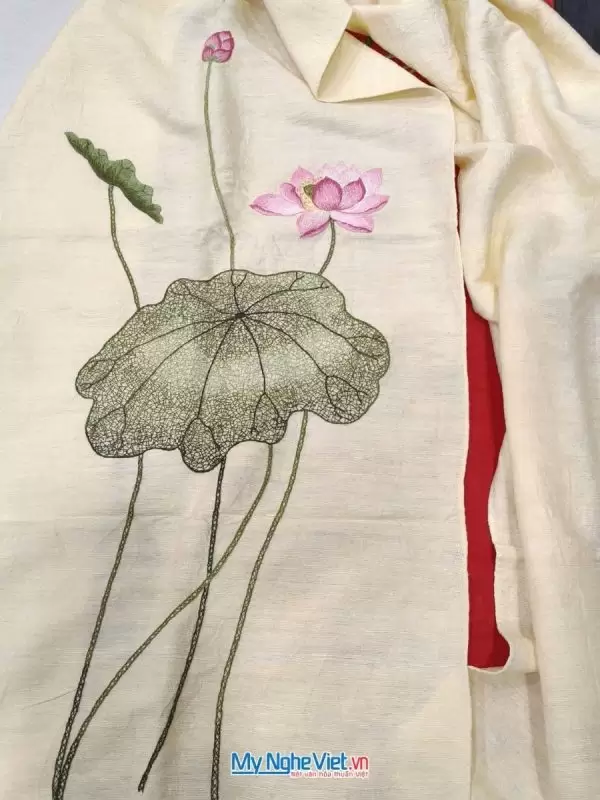 Khăn lụa đũi tơ tằm thêu tay hoa sen 100% silk cao cấp
