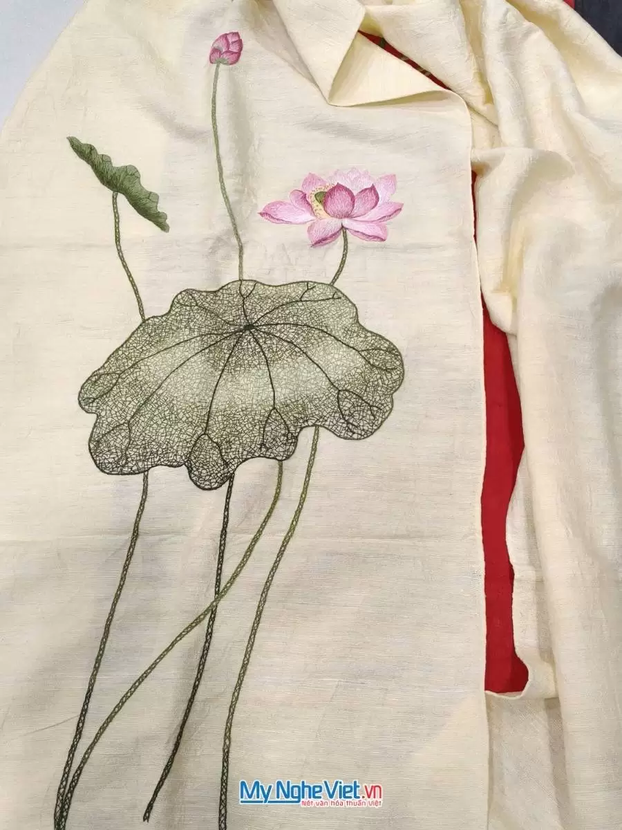 Khăn lụa đũi tơ tằm thêu tay hoa sen 100% silk cao cấp