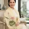 Khăn lụa đũi tơ tằm thêu tay hoa sen 100% silk cao cấp