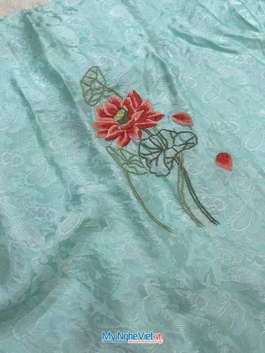 Khăn lụa tơ tằm thêu tay cao cấp